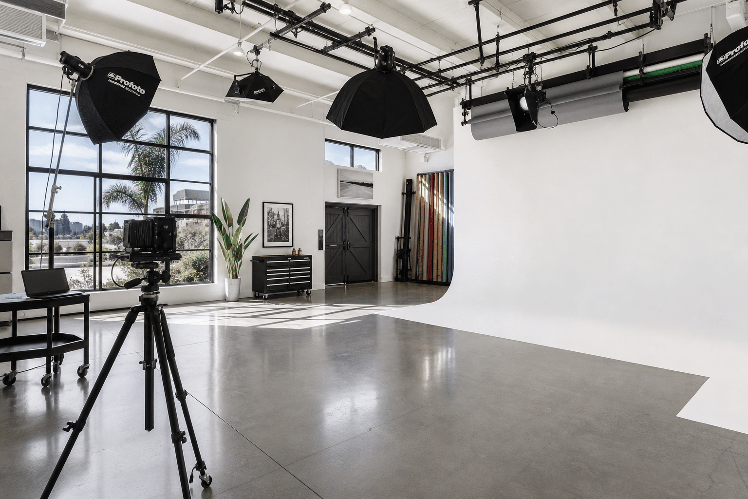 photo studio rental San Diego professional studio space at Lightz Out Studios